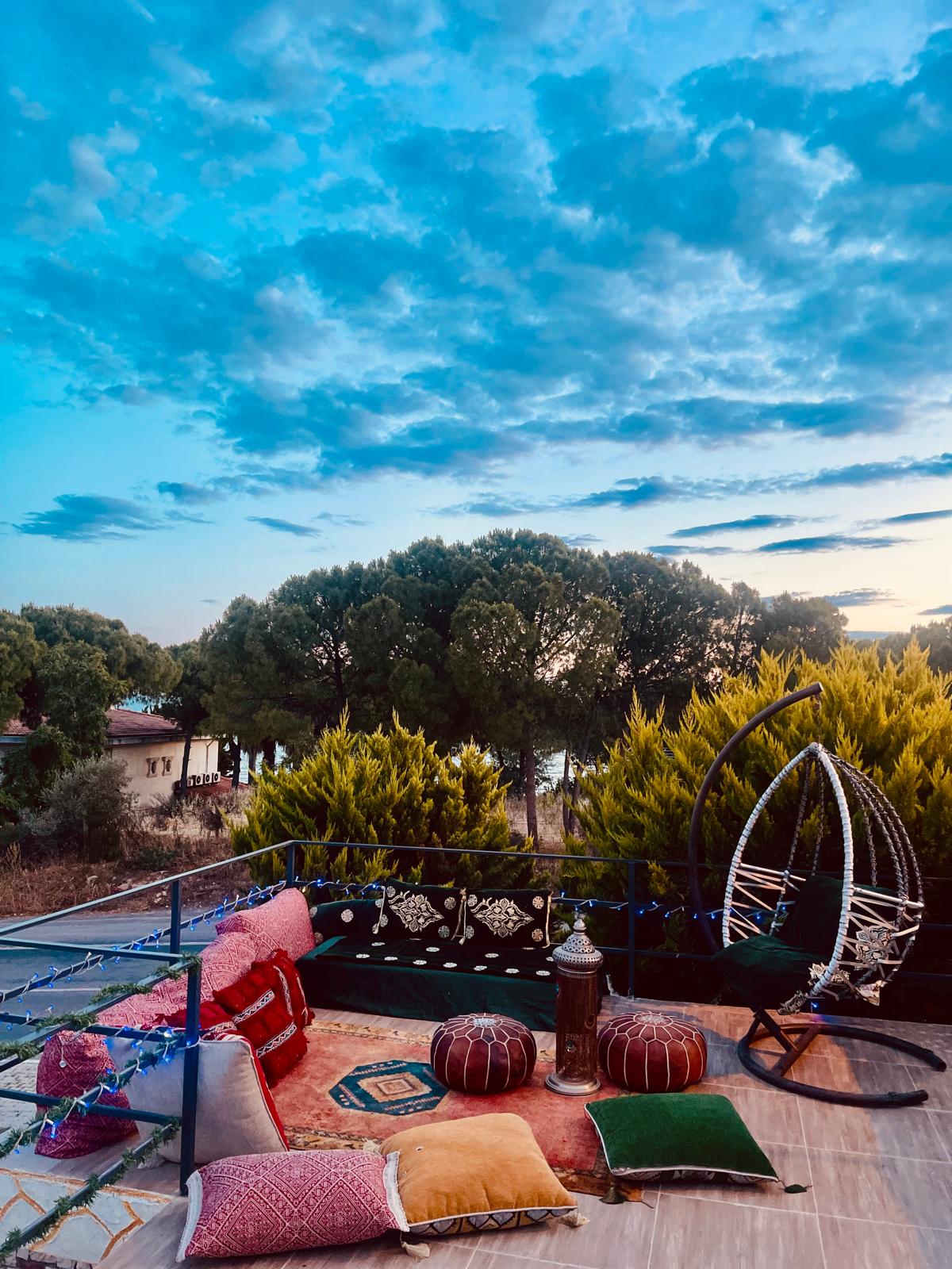 Adil Otel Didim oturma alanı detayı