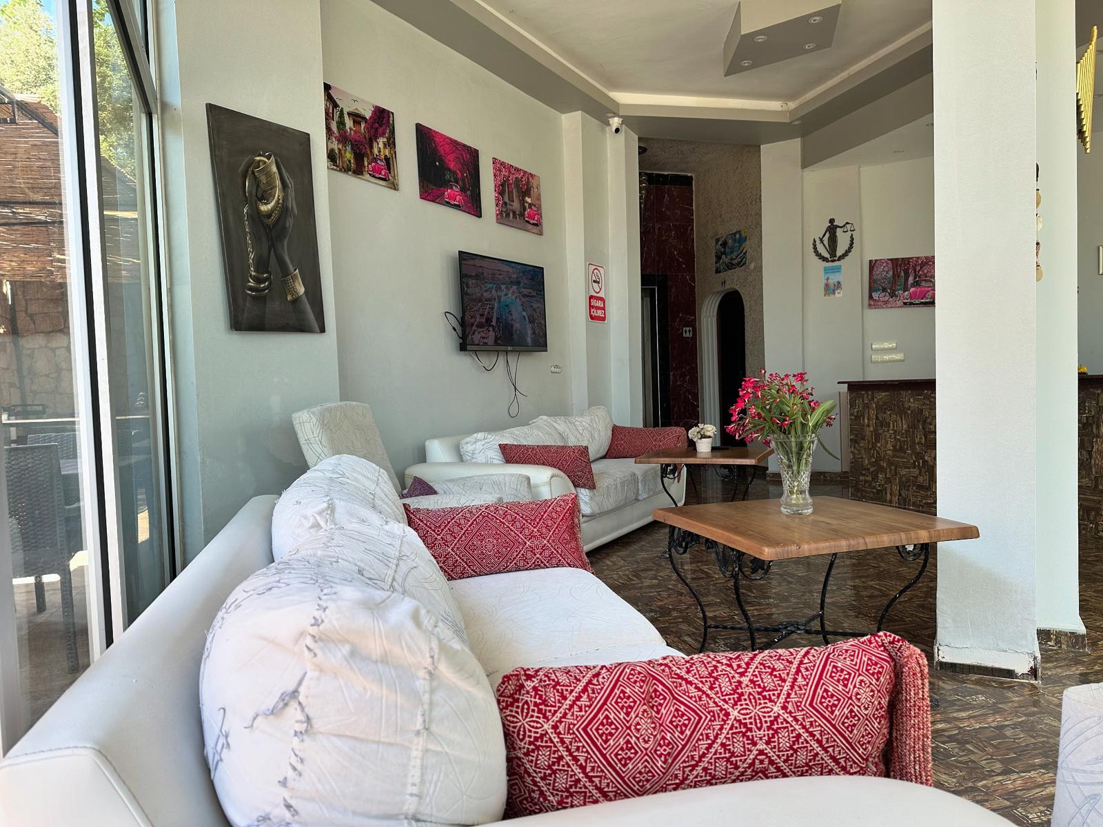 Adil Otel Didim resepsiyon